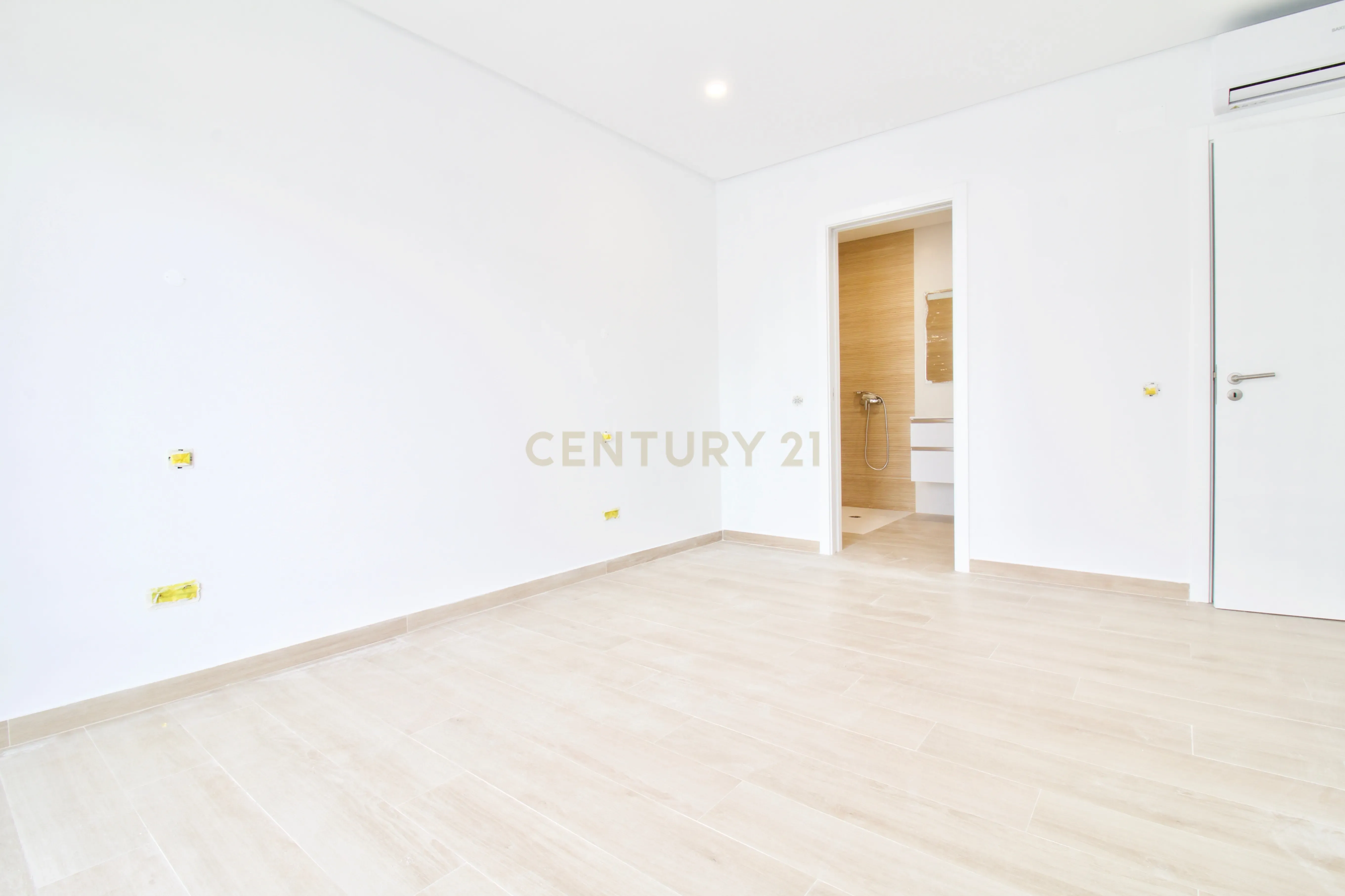 Apartamento de 3 Assoalhadas a 250m da praia em Quarteira - Image 18