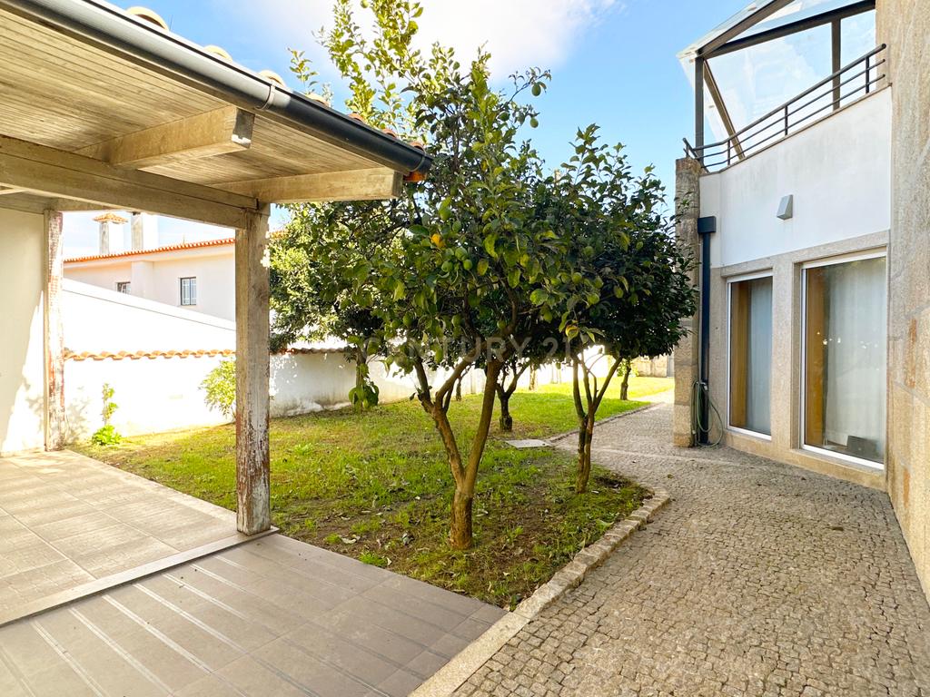 Moradia com Piscina e Jardim - Felgueiras - Image 46
