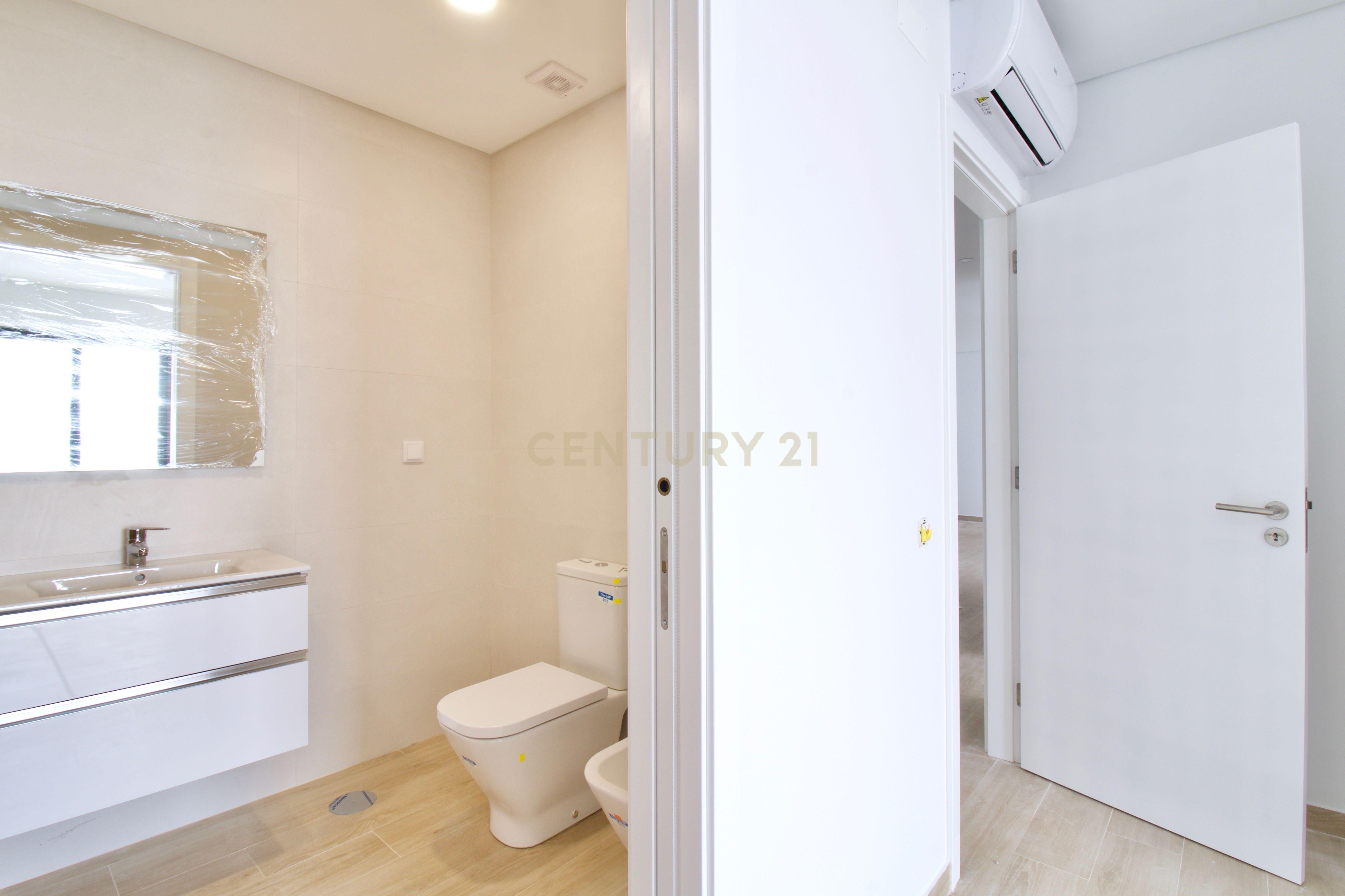 Apartamento de 3 Assoalhadas a 250m da praia em Quarteira - Image 19