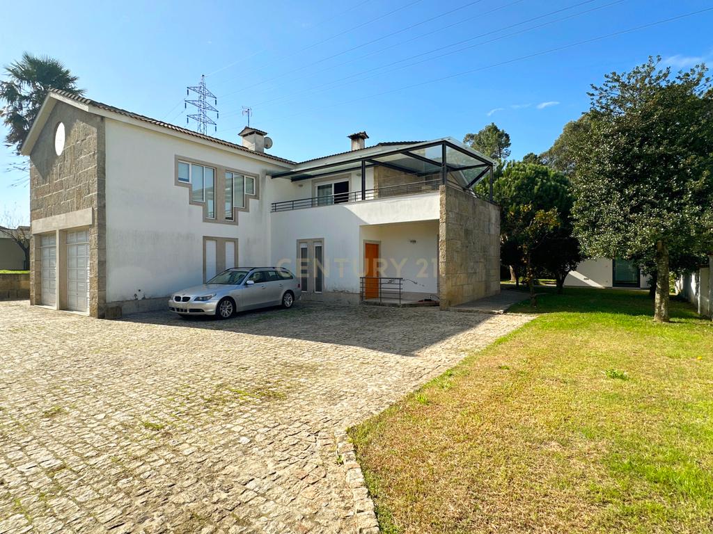 Moradia com Piscina e Jardim - Felgueiras - Image 48
