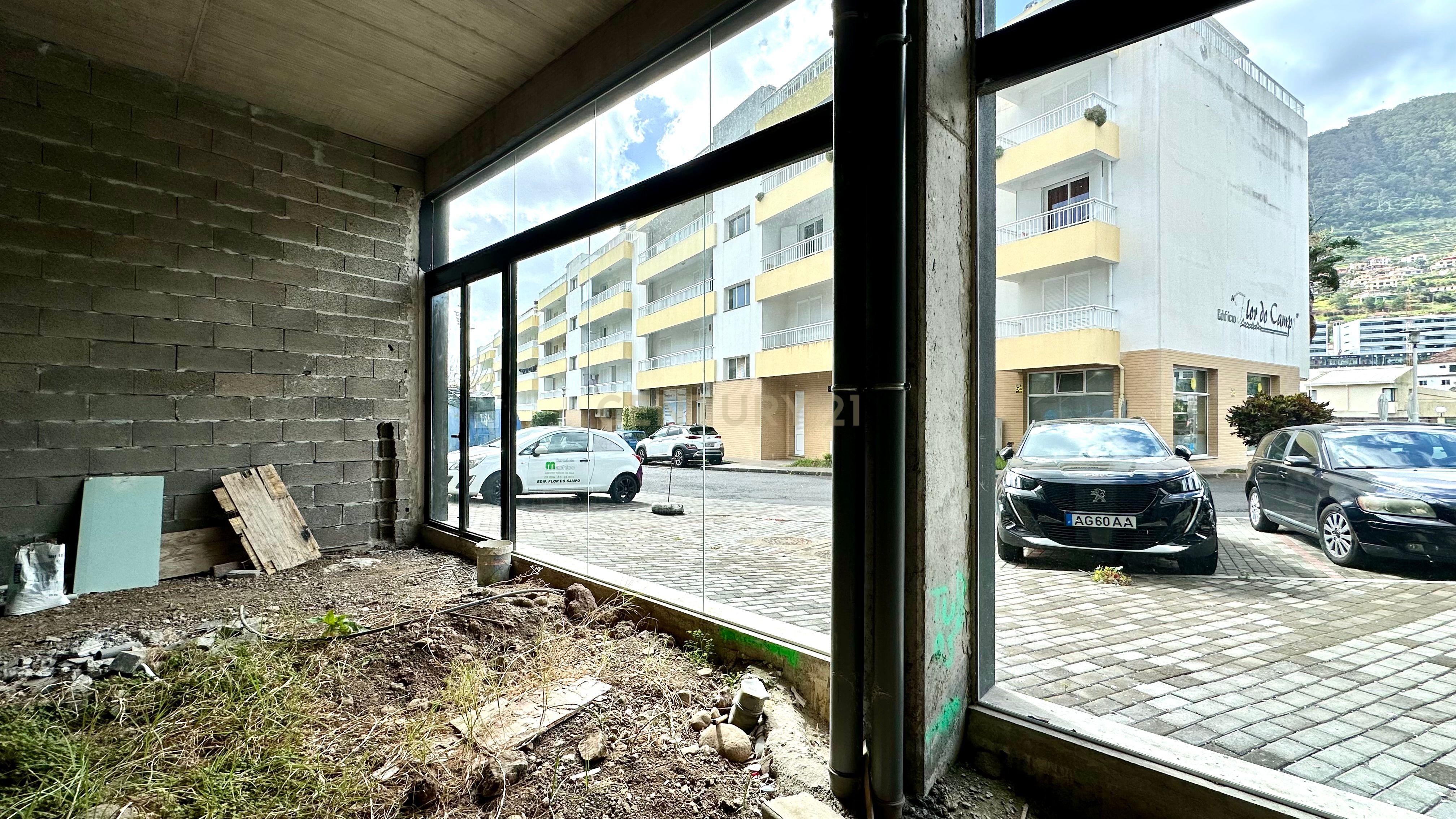 Loja comercial com 696m2 - Machico - Image 2
