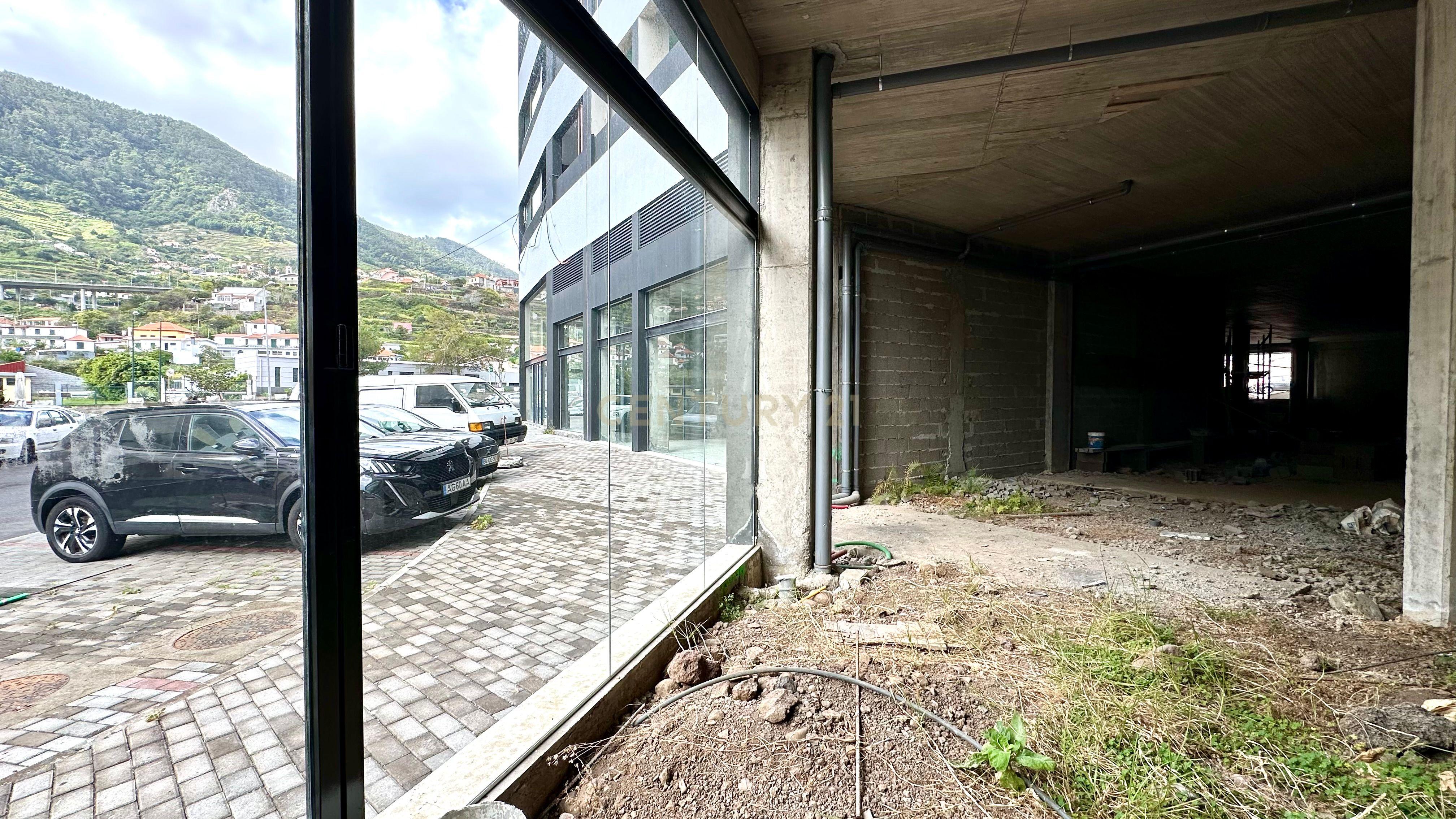 Loja comercial com 696m2 - Machico - Image 4