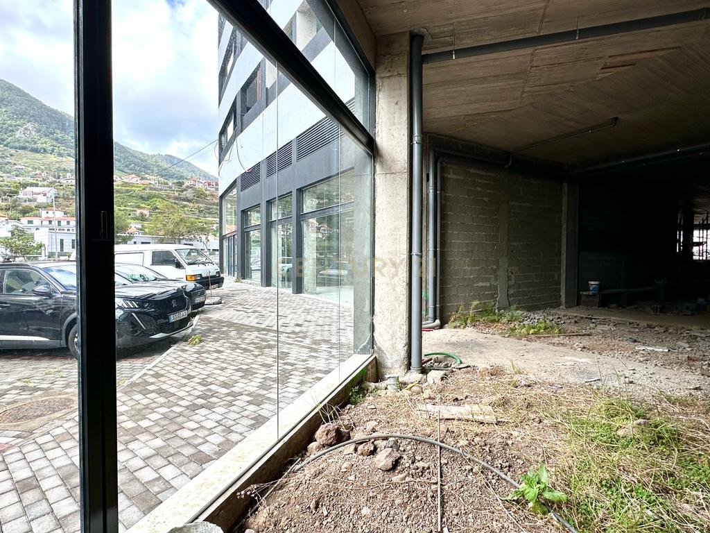 Loja comercial com 696m2 - Machico - Image 4