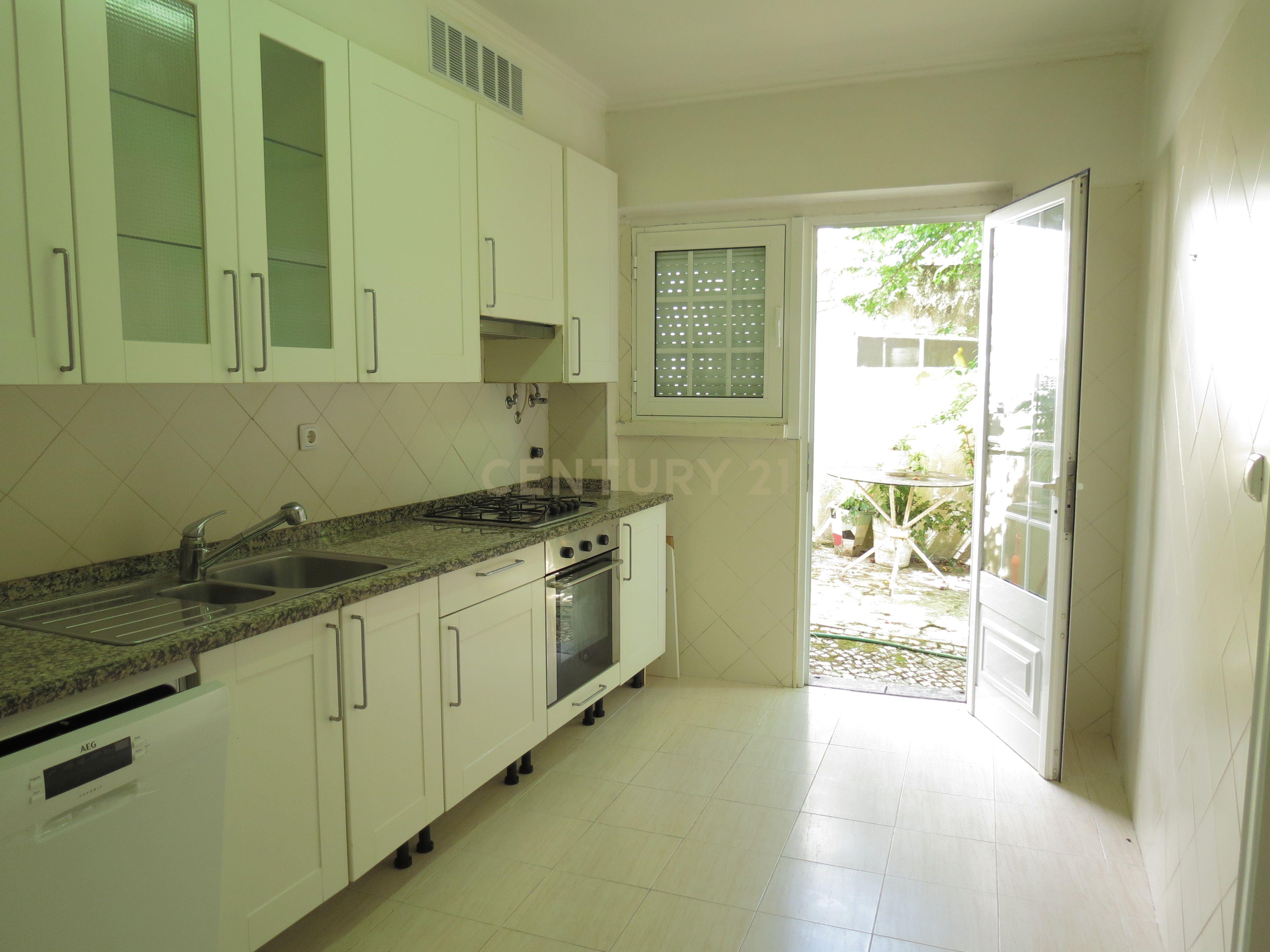 Moradia V5 em Idanha, Belas - Image 9