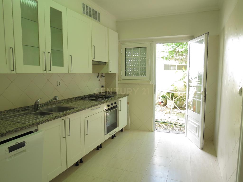 Moradia V5 em Idanha, Belas - Image 9