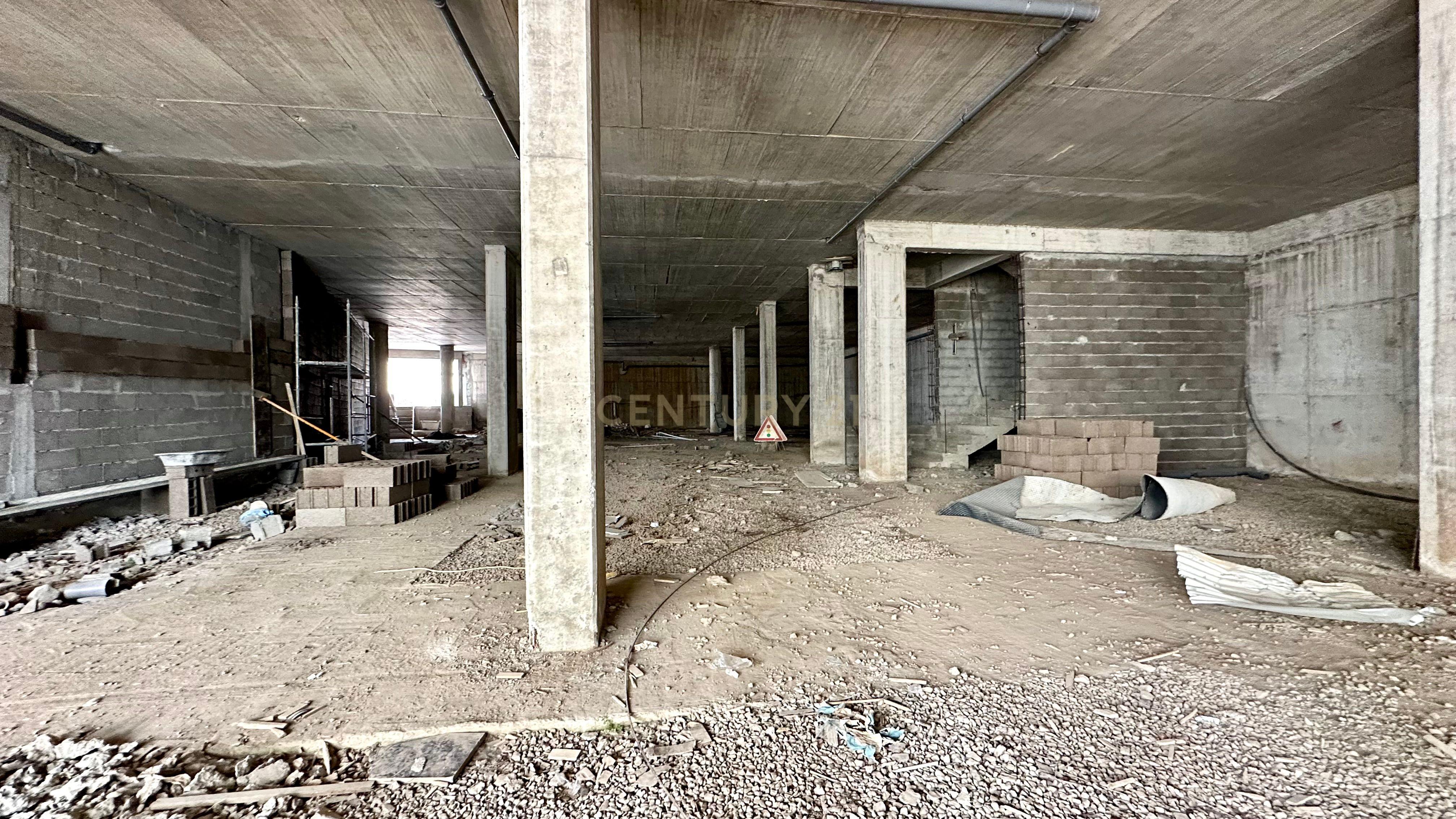 Loja comercial com 696m2 - Machico - Image 6