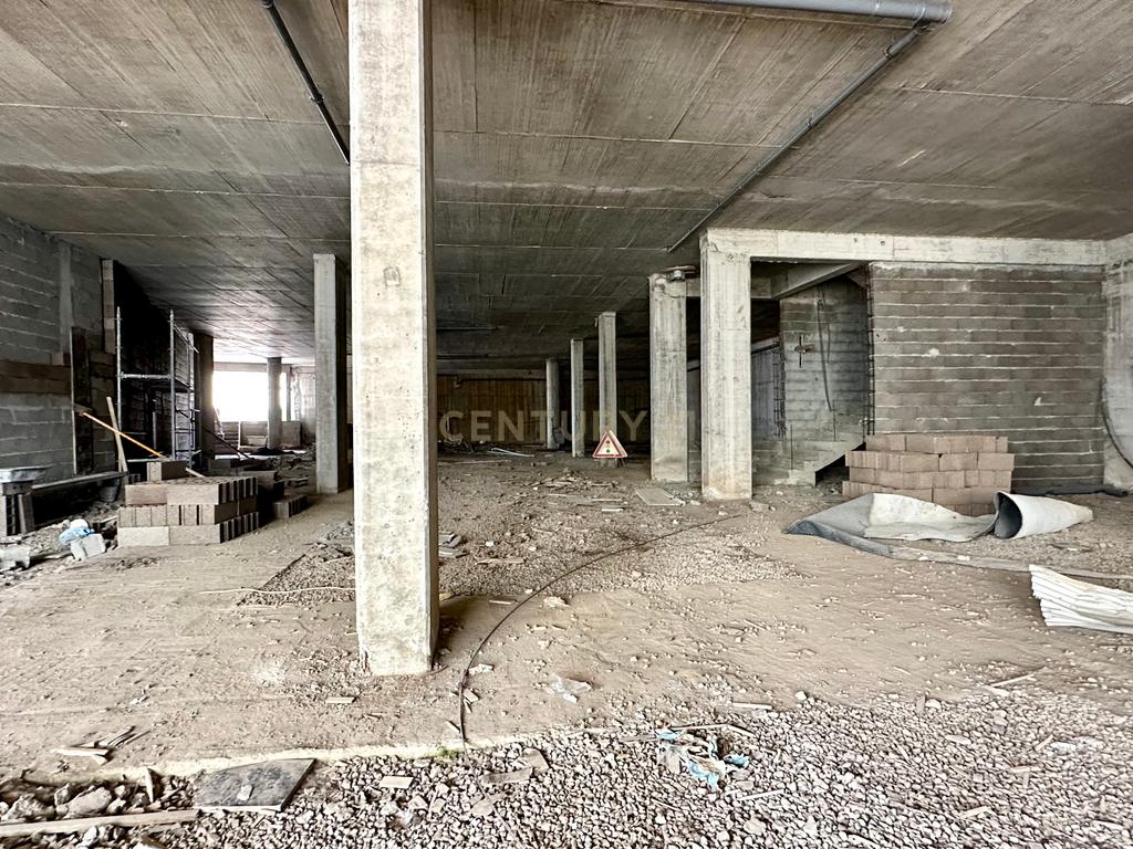 Loja comercial com 696m2 - Machico - Image 6