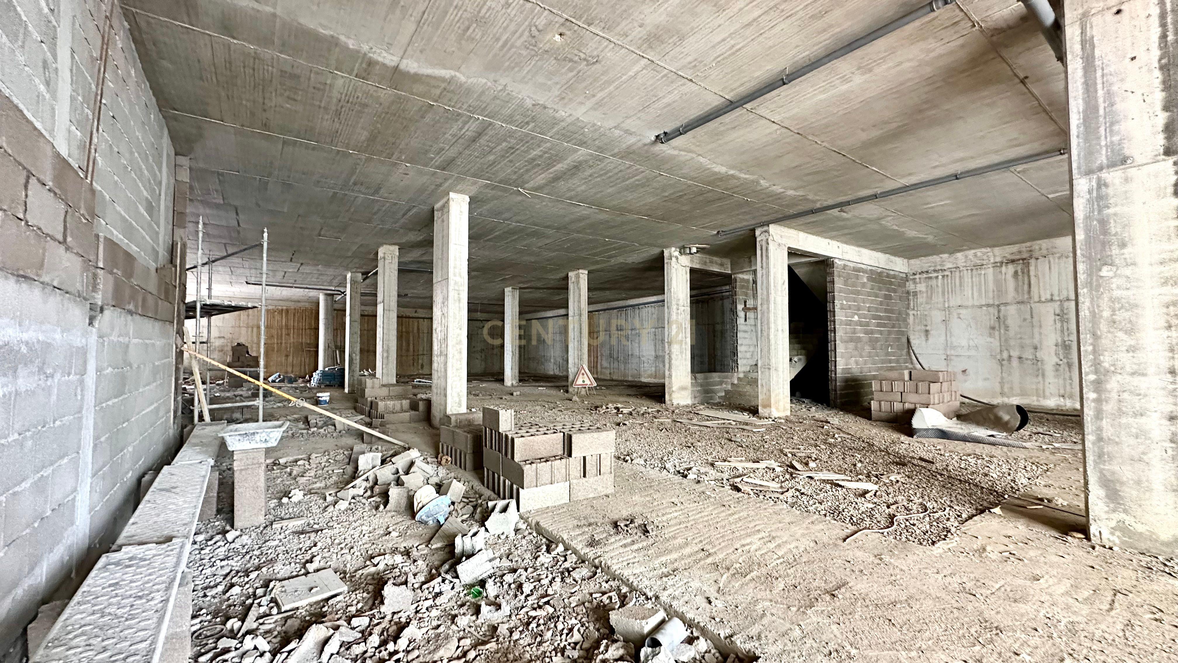 Loja comercial com 696m2 - Machico - Image 7