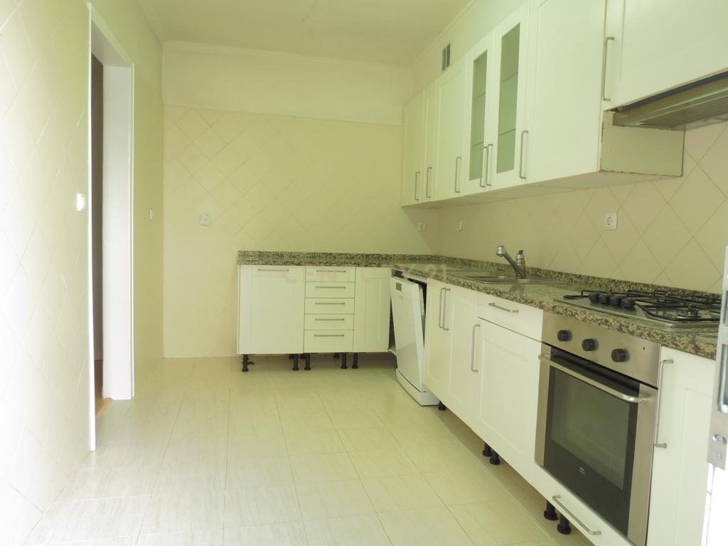 Moradia V5 em Idanha, Belas - Image 10