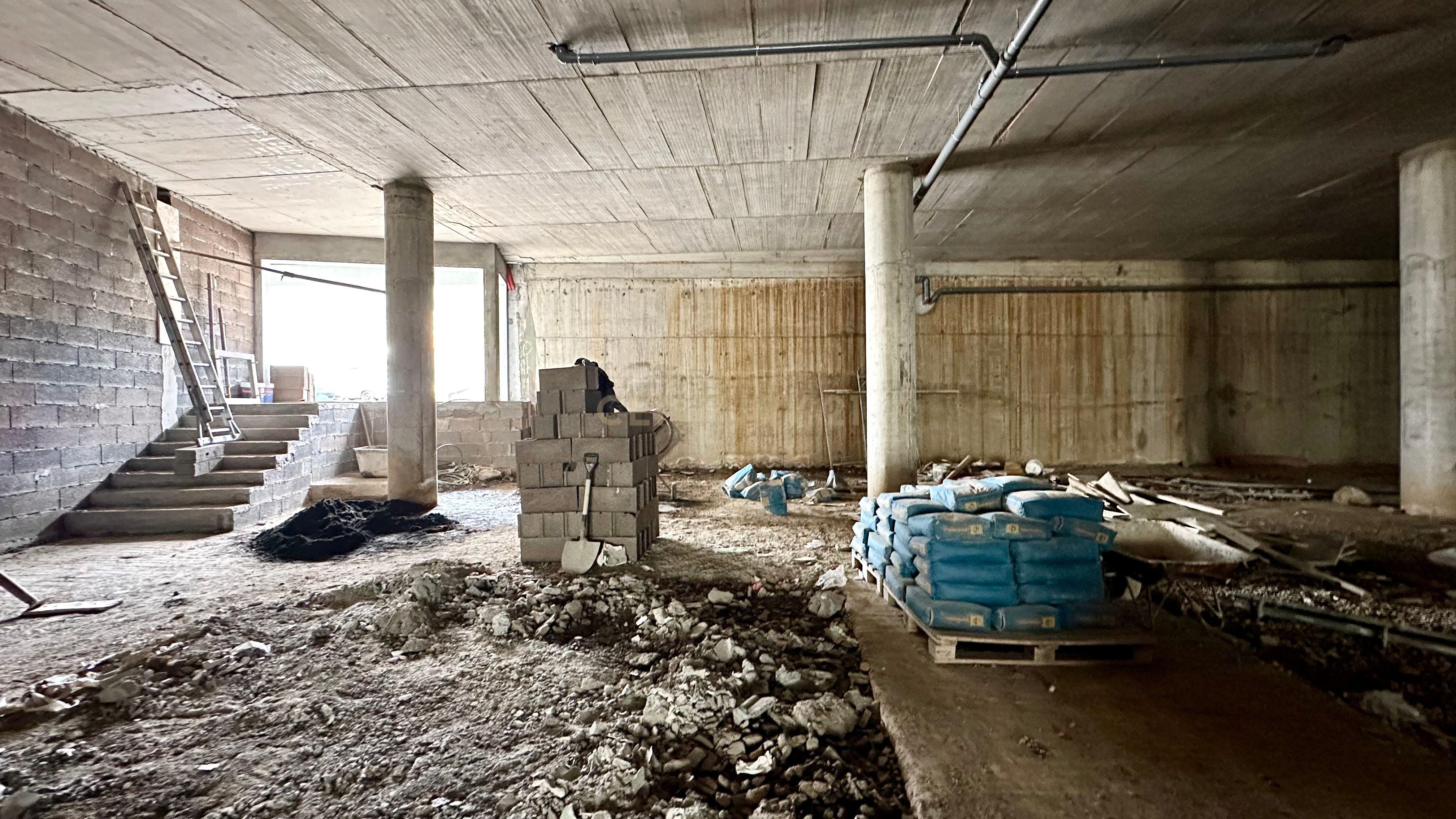 Loja comercial com 696m2 - Machico - Image 5