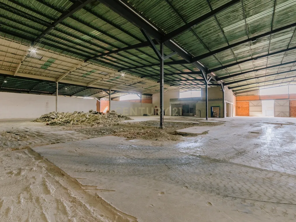 Armazém no Porto Alto (Estrada Nacional 10) - Image 4
