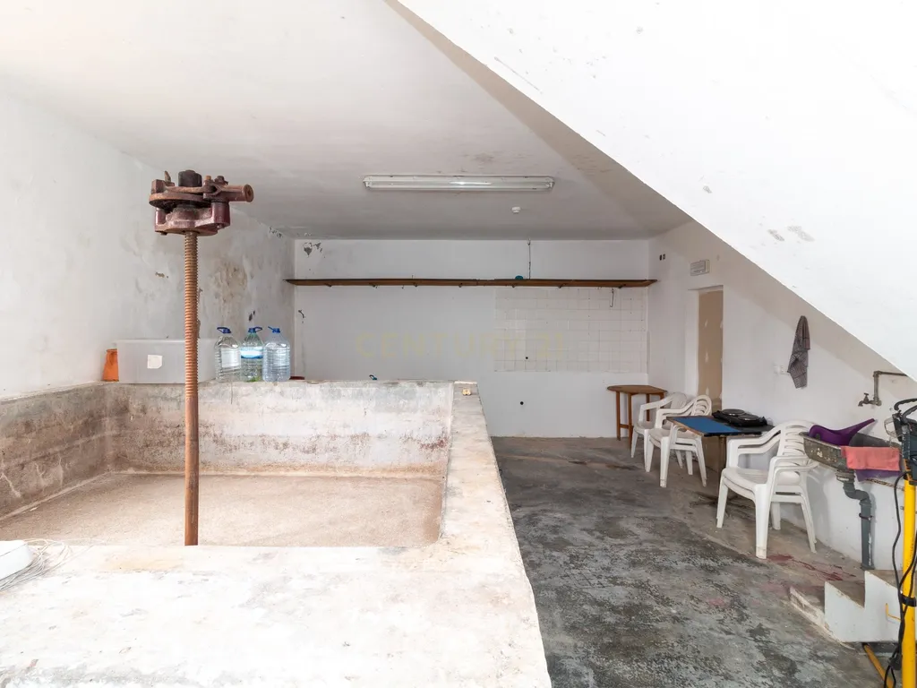 🏡 Moradia T3+1 com sótão habitável e espaço comercial! 🌟 - Image 46