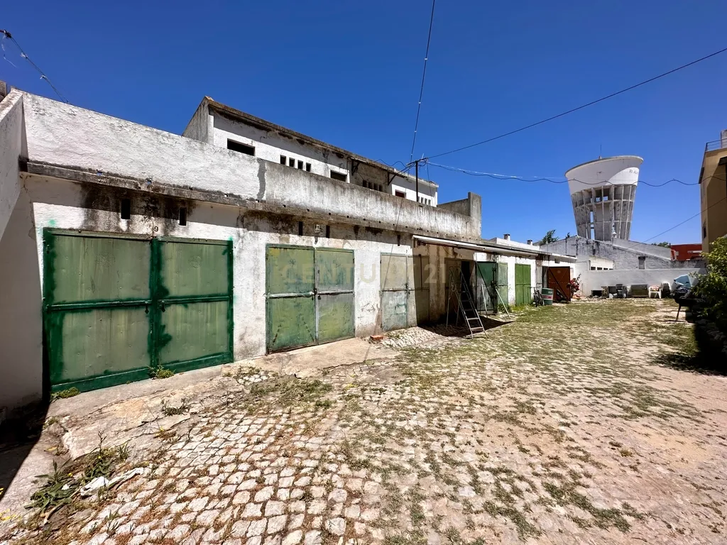 Prédio para Habitação e Comércio para Investimento em Alhos Vedros - Image 15