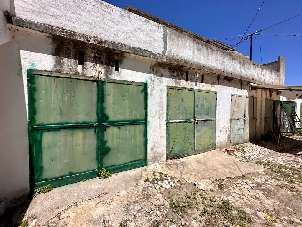 Prédio para Habitação e Comércio para Investimento em Alhos Vedros - Image 22