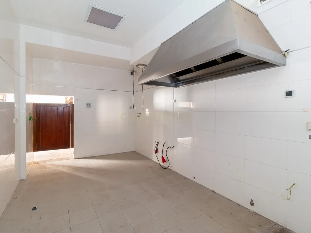 🏡 Moradia T3+1 com sótão habitável e espaço comercial! 🌟 - Image 41