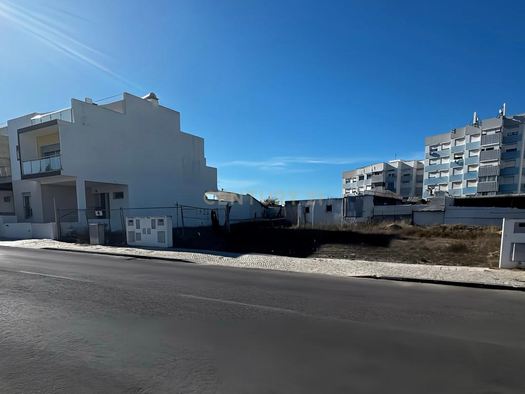 Terreno Urbano de 1489m² com Projeto Aprovado para 8 Moradias em Santo António da Charneca, Barreiro - Image 6