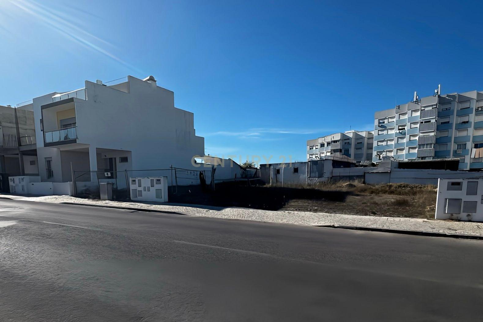 Terreno Urbano de 175 m² com Projeto de Moradias Aprovado em Santo António da Charneca, Barreiro - Image 3