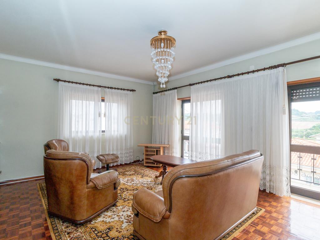 🏡 Moradia T3+1 com sótão habitável e espaço comercial! 🌟 - Image 6