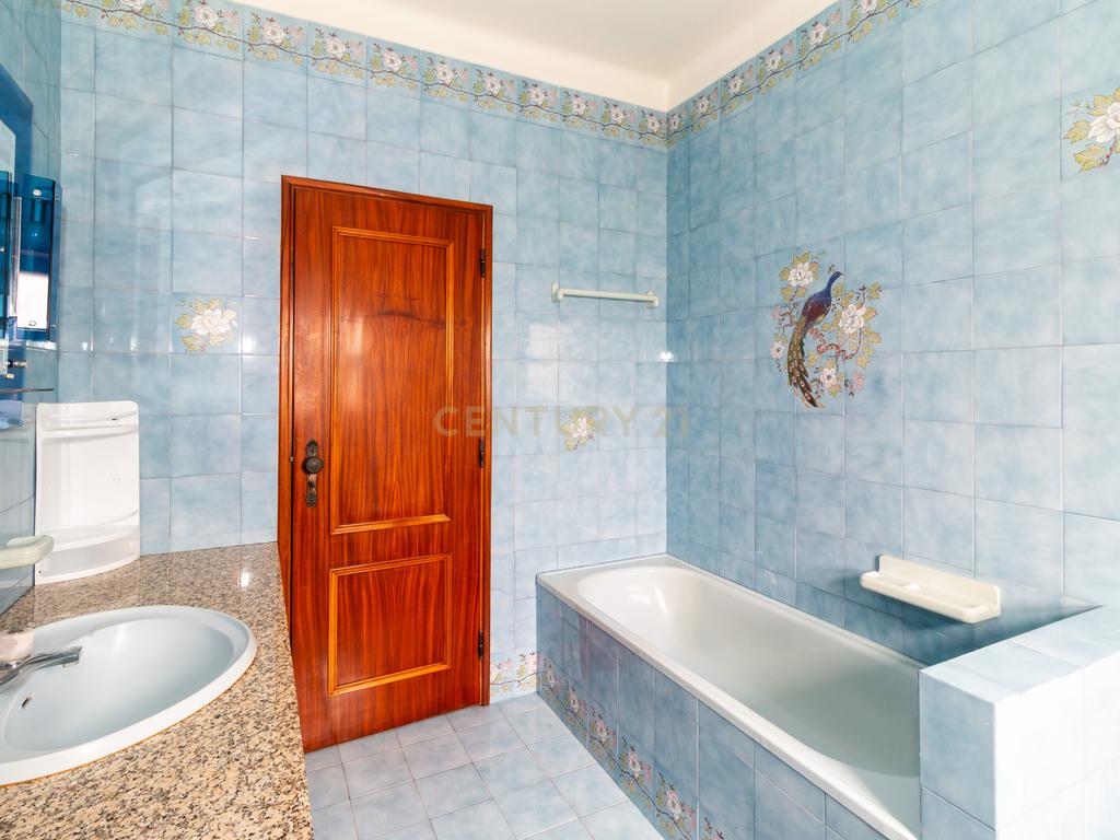 🏡 Moradia T3+1 com sótão habitável e espaço comercial! 🌟 - Image 16