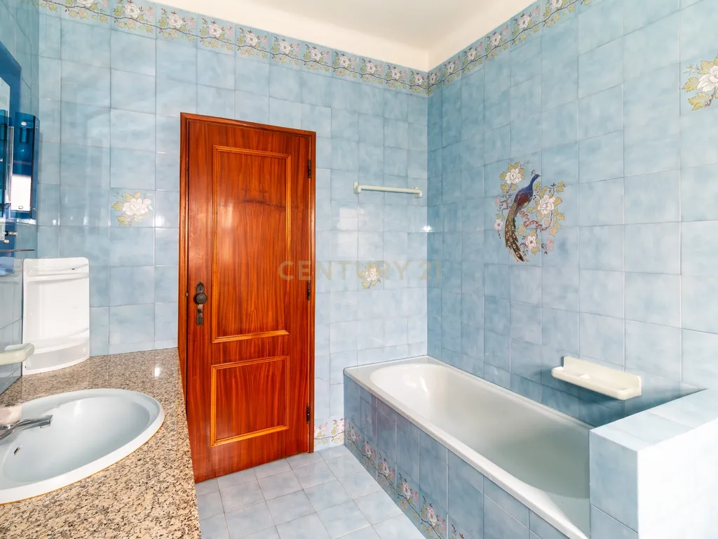 🏡 Moradia T3+1 com sótão habitável e espaço comercial! 🌟 - Image 16