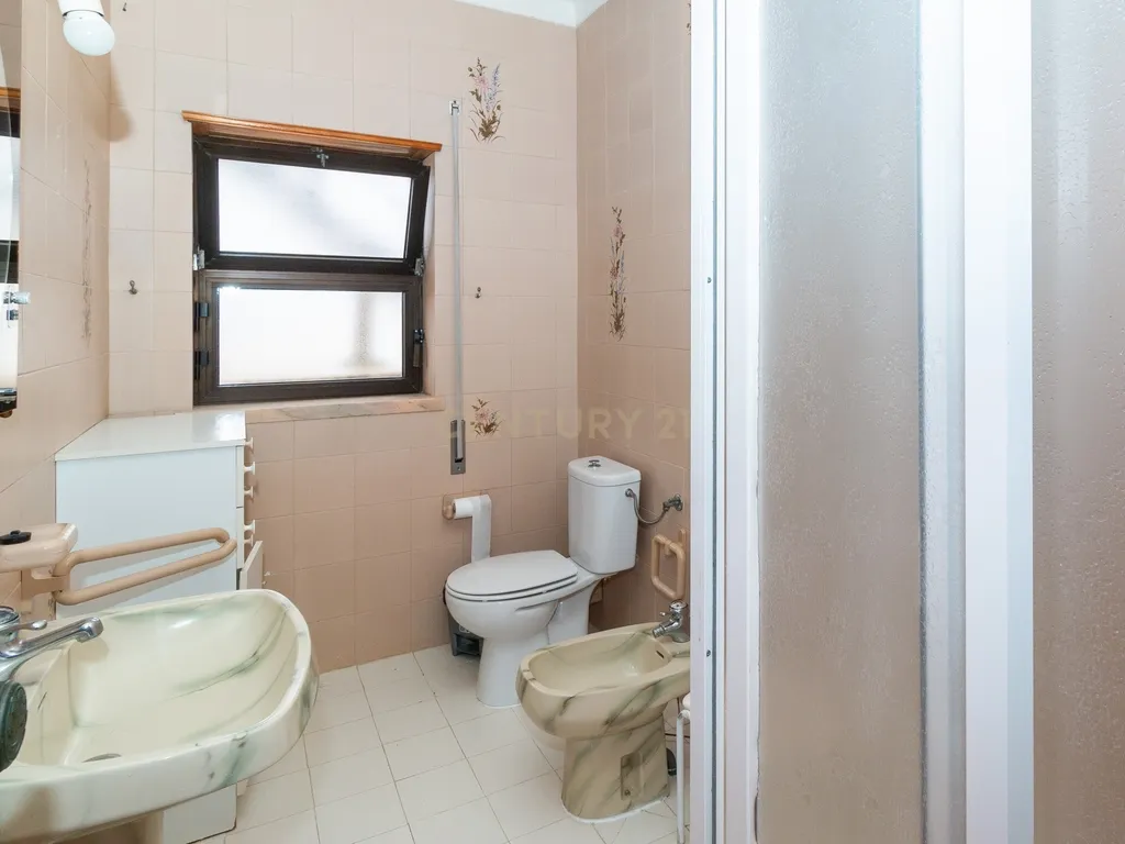 🏡 Moradia T3+1 com sótão habitável e espaço comercial! 🌟 - Image 17