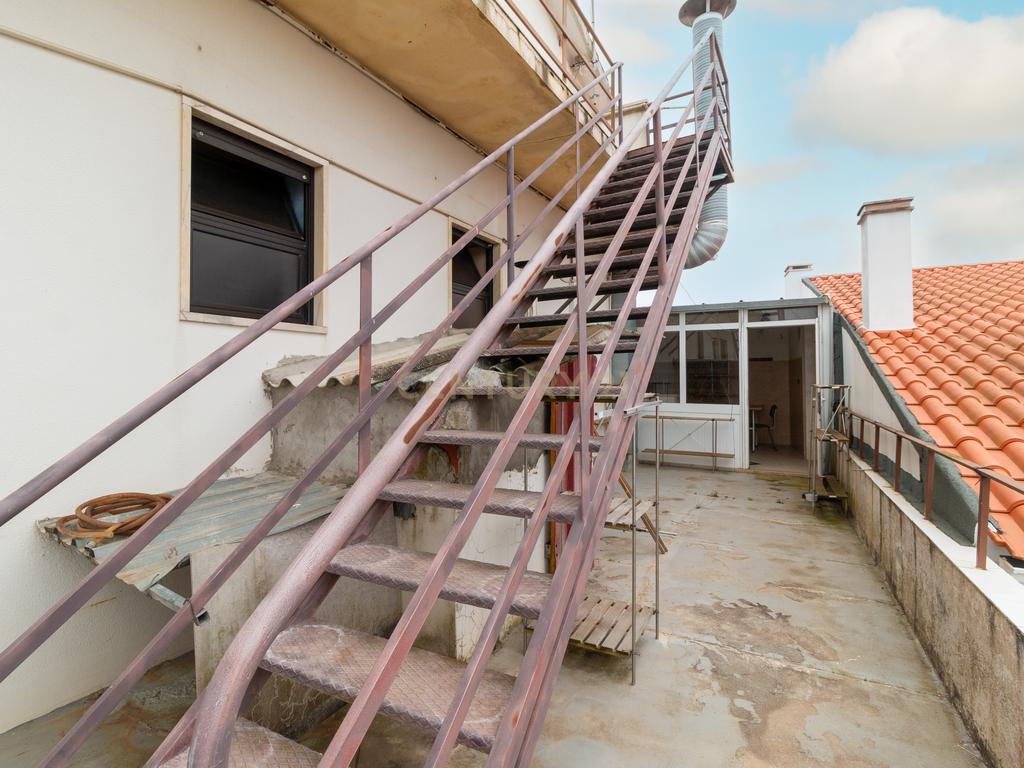 🏡 Moradia T3+1 com sótão habitável e espaço comercial! 🌟 - Image 60