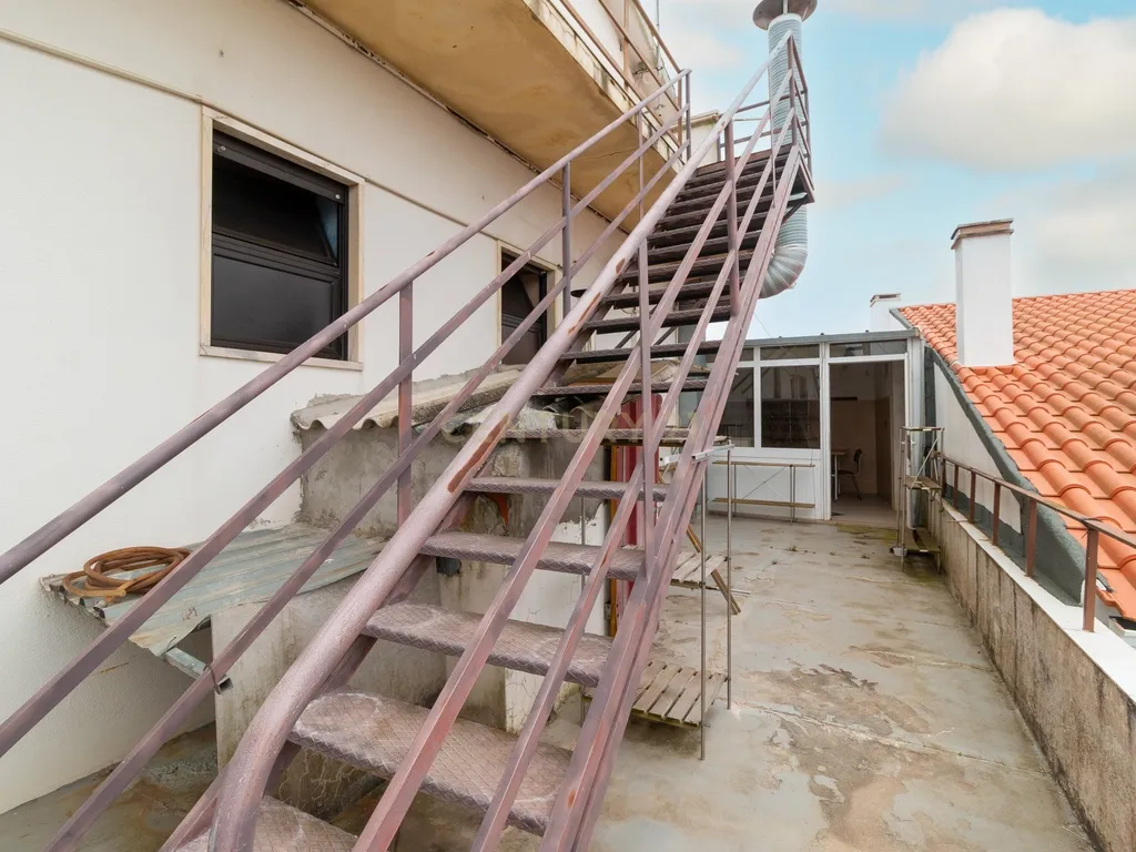 🏡 Moradia T3+1 com sótão habitável e espaço comercial! 🌟 - Image 60