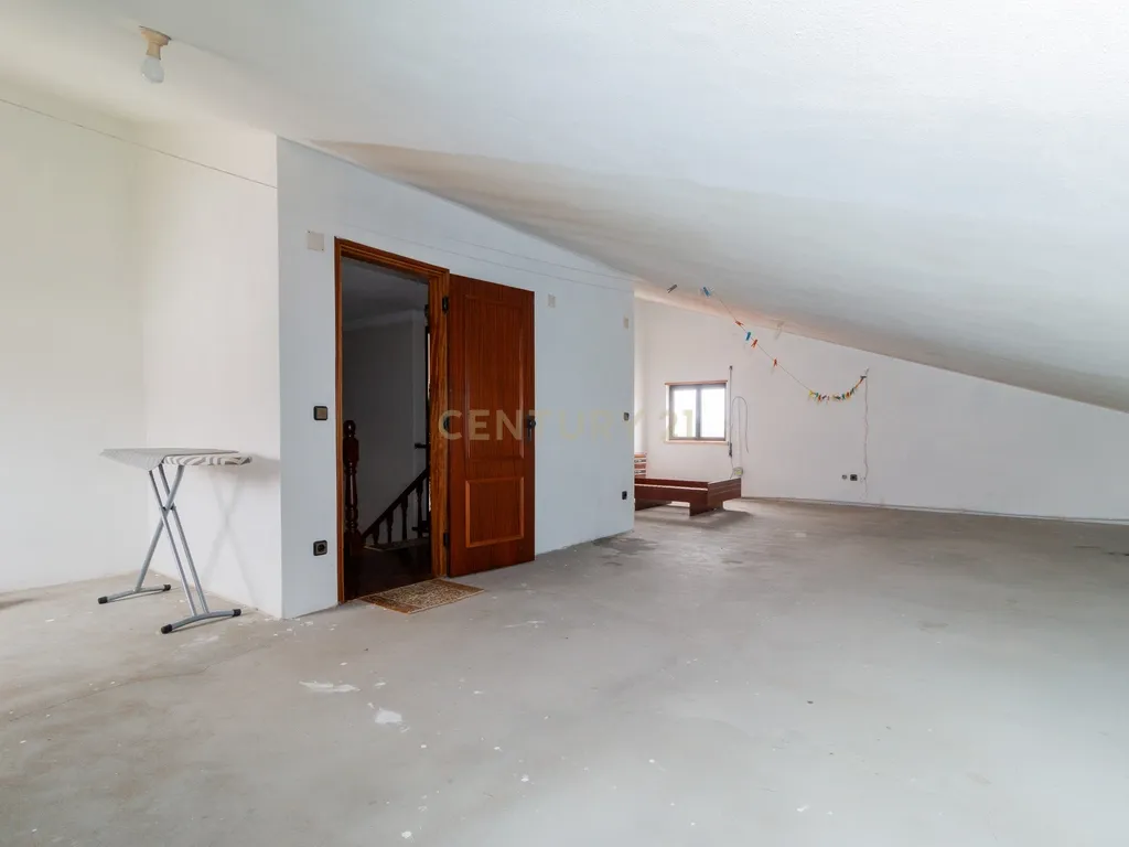 🏡 Moradia T3+1 com sótão habitável e espaço comercial! 🌟 - Image 23