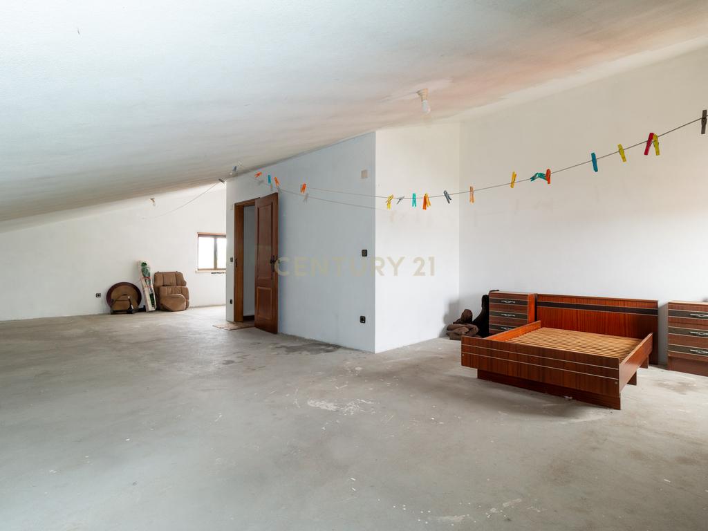 🏡 Moradia T3+1 com sótão habitável e espaço comercial! 🌟 - Image 22