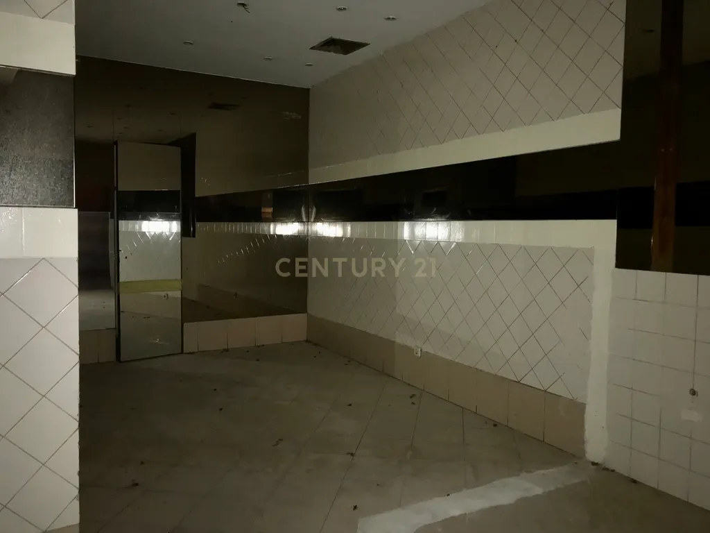 Loja Comercial - Galerias Marquês de Pombal - Image 6