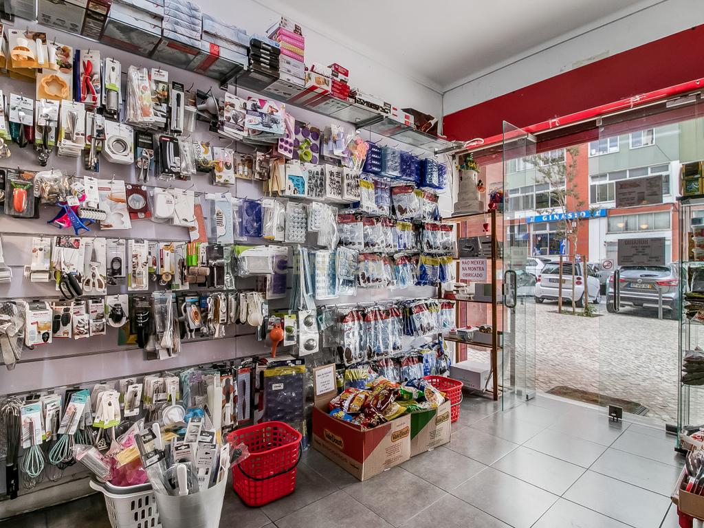 Loja para Venda na Pontinha - Localização Privilegiada com 60m² - Image 6