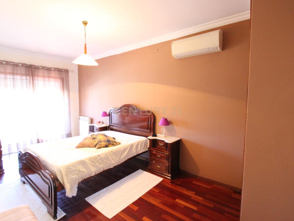 Moradia Geminada em Paredes - Image 7