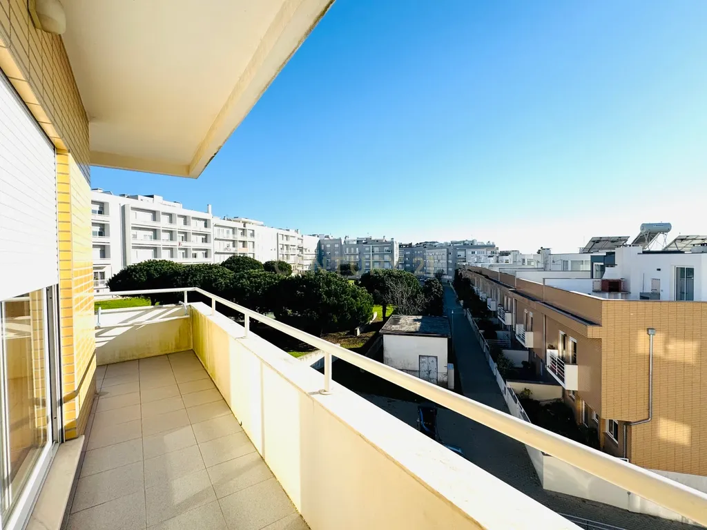 Apartamento T3 com vistas mar e Santa Luzia - Image 35