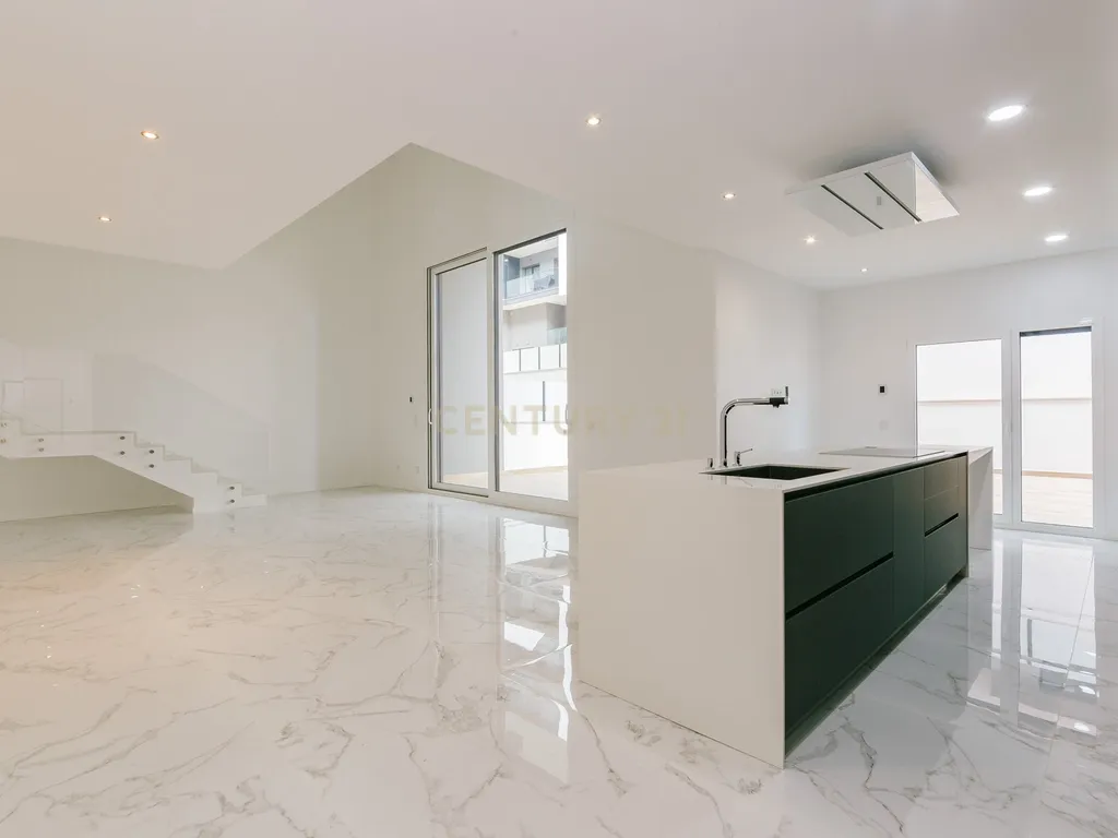 Luxuoso apartamento Duplex T3 - Image 11