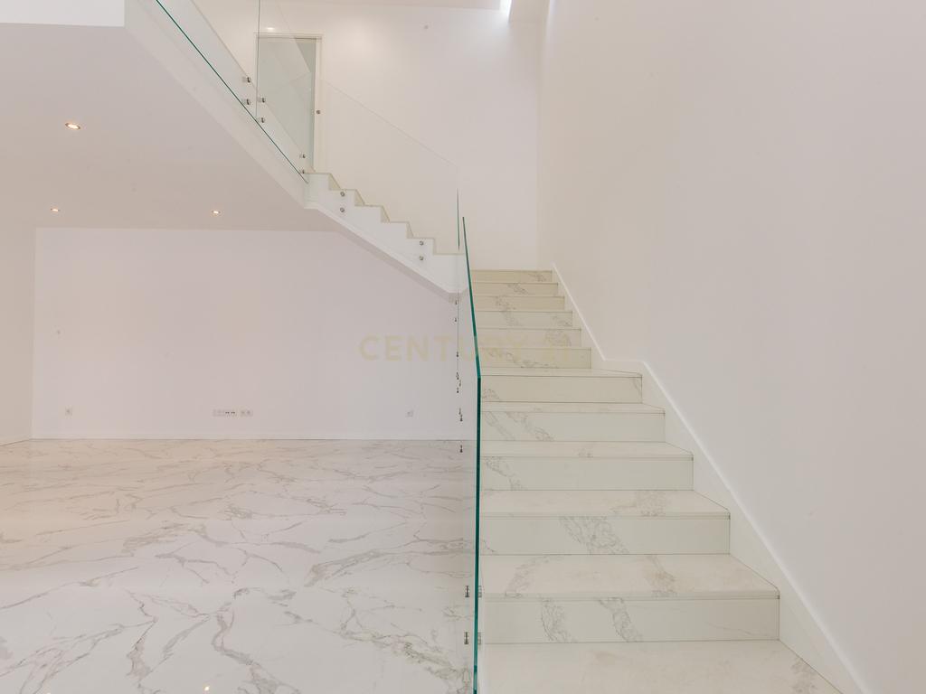 Luxuoso apartamento Duplex T3 - Image 14