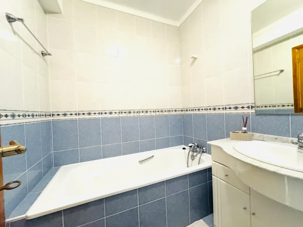 Apartamento T3 com vistas mar e Santa Luzia - Image 13