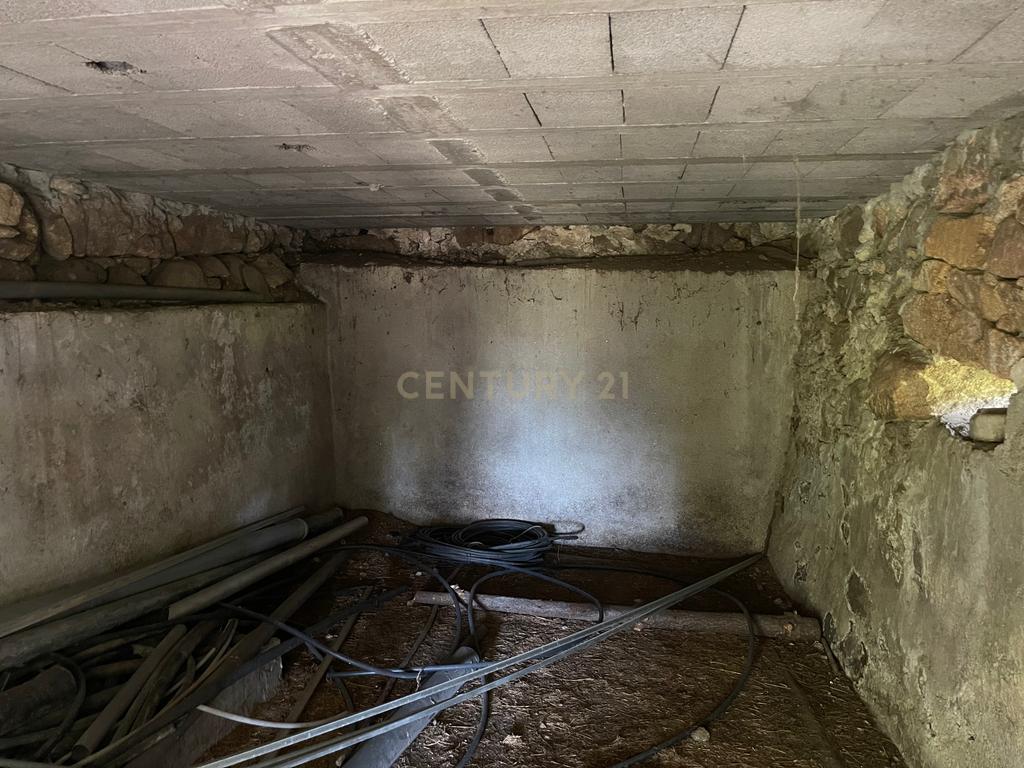 Uma propriedade rural de 1,5 hectares situada em Oliveira de Frades, que possui uma casa de 80m2 necessitando de renovação, está próxima da albufeira da Barragem de Ribeiradio. - Image 6