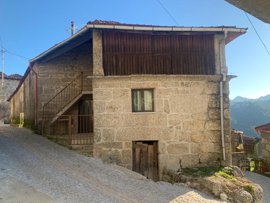 Magnífica Casa em Pedra no Gerês – Um Refúgio Único na Natureza - Image 1