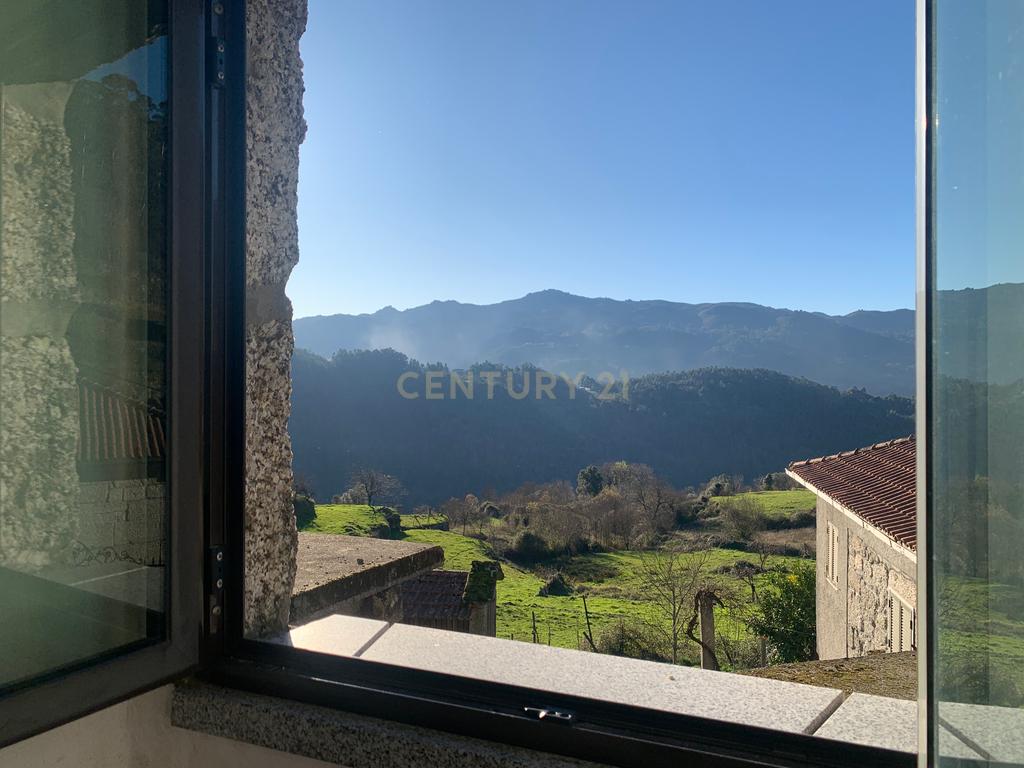 Magnífica Casa em Pedra no Gerês – Um Refúgio Único na Natureza - Image 24