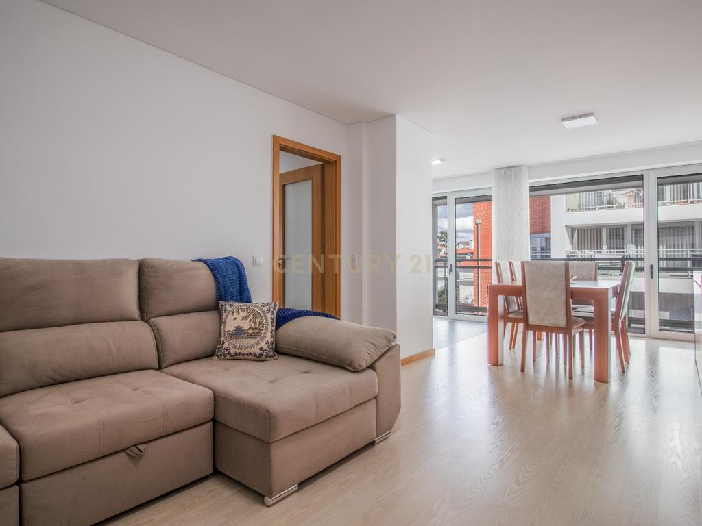 Apartamento Moderno na Figueira da Foz com Estacionamento e Elevador - Image 2