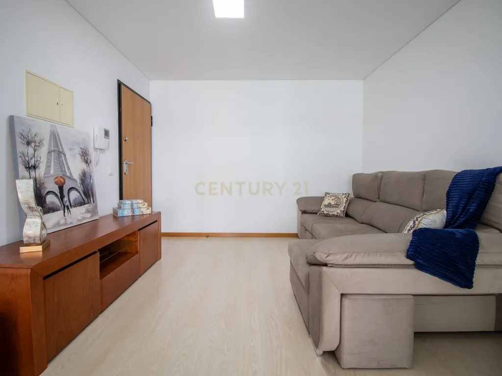 Apartamento Moderno na Figueira da Foz com Estacionamento e Elevador - Image 5