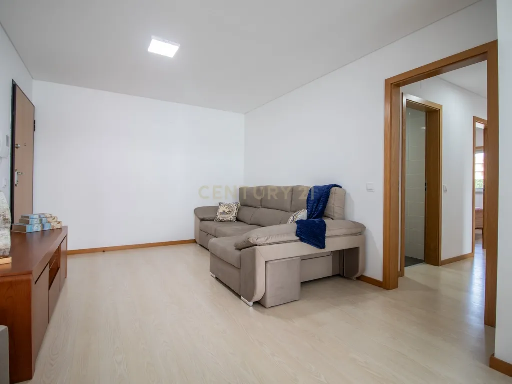 Apartamento Moderno na Figueira da Foz com Estacionamento e Elevador - Image 12