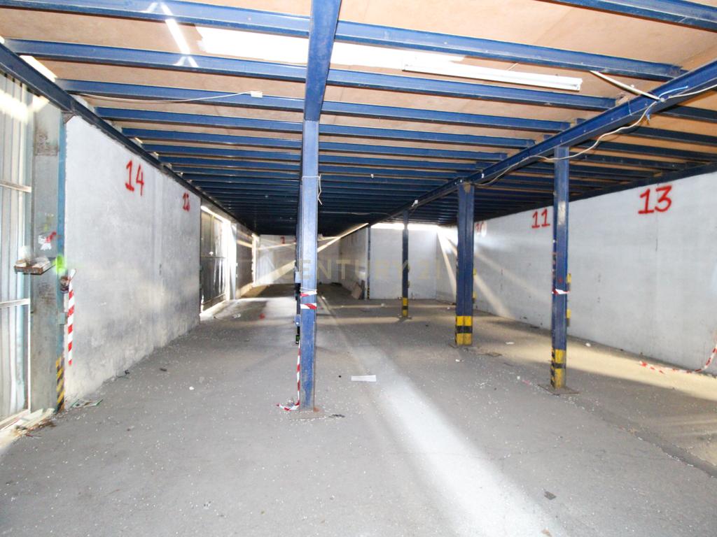 Espaçoso Armazém Industrial c/ 2 Naves em Sintra, Lisboa - Image 18