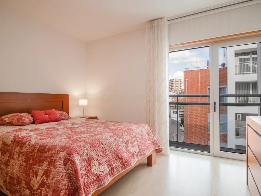 Apartamento Moderno na Figueira da Foz com Estacionamento e Elevador - Image 3