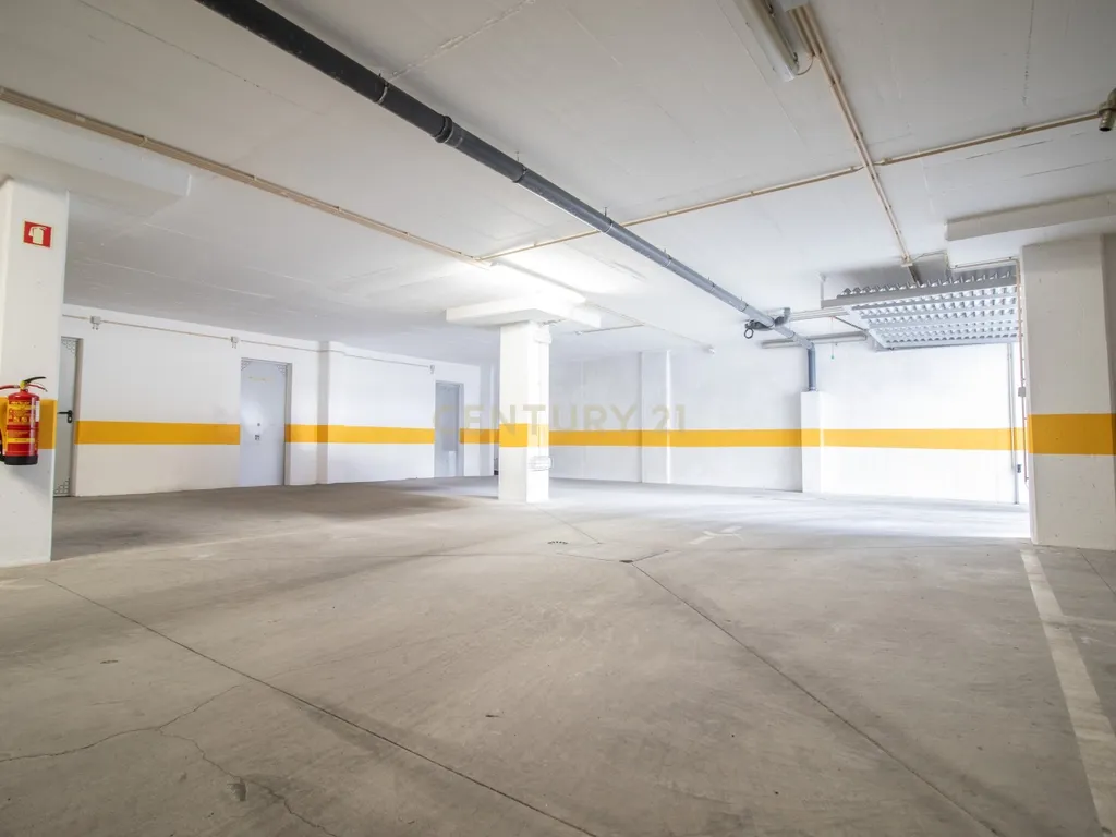 Apartamento Moderno na Figueira da Foz com Estacionamento e Elevador - Image 10