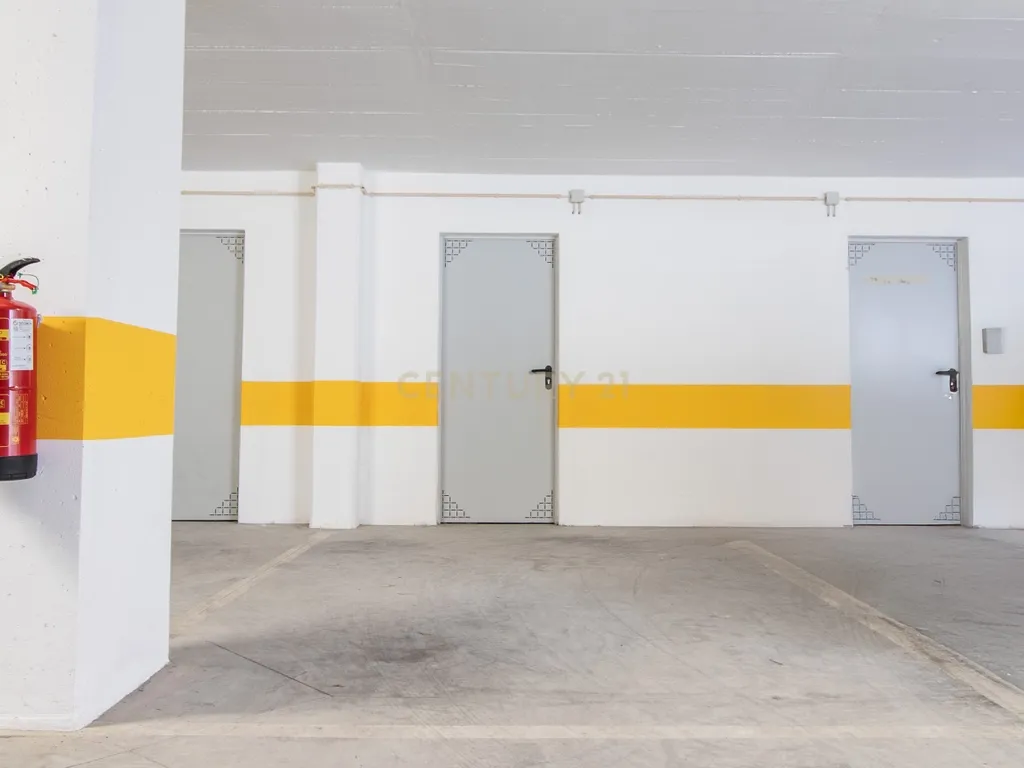 Apartamento Moderno na Figueira da Foz com Estacionamento e Elevador - Image 20