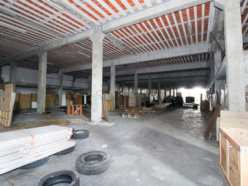 Espaçoso Armazém Industrial c/ 2 Naves em Sintra, Lisboa - Image 17