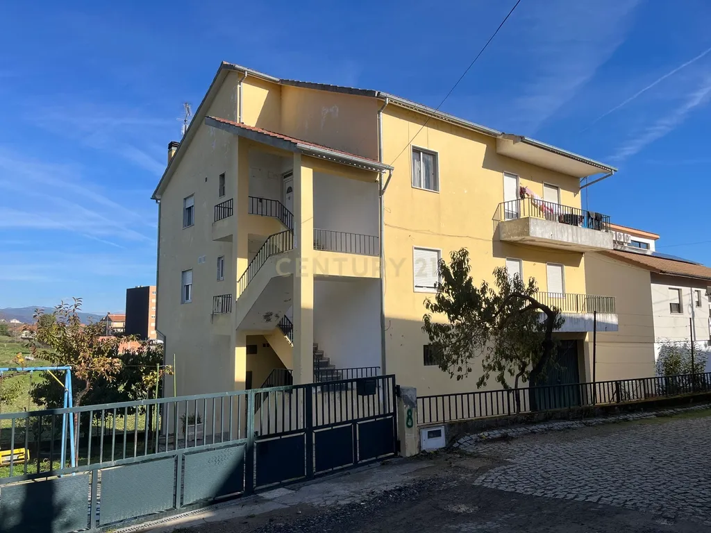 Moradia Isolada (com 4 Frações Independentes) -BRAGANÇA - Image 1