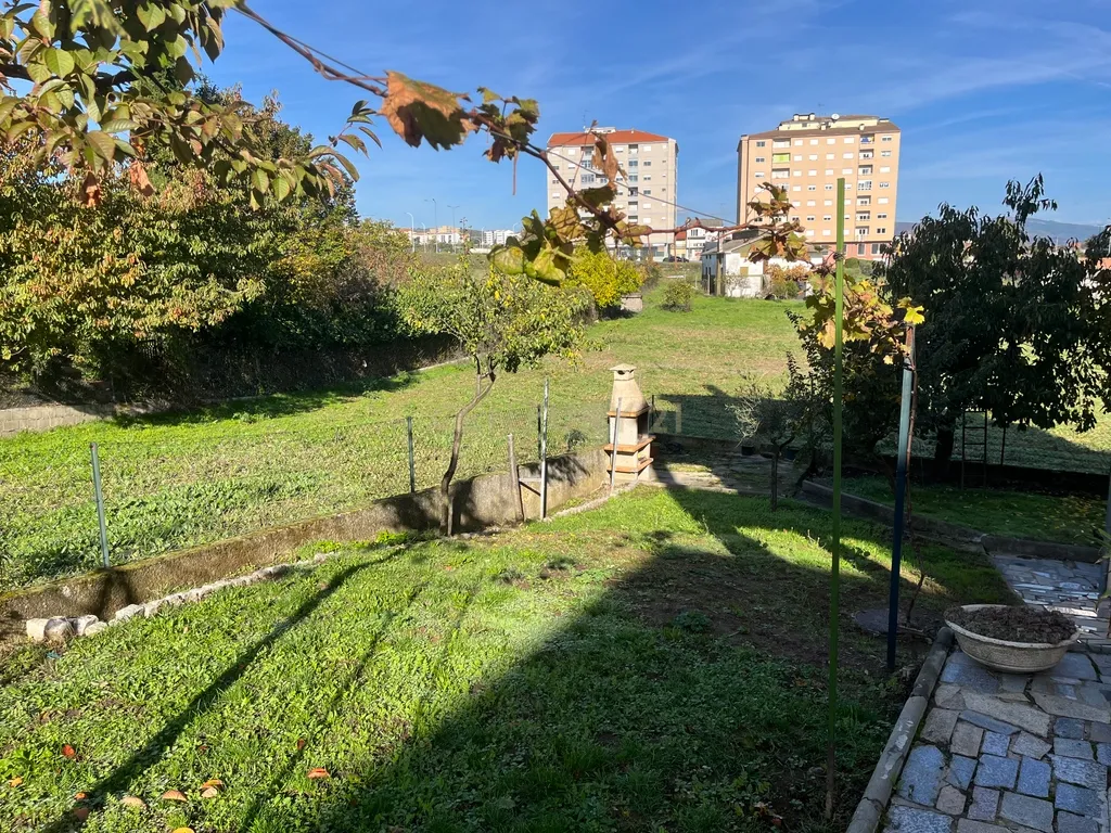 Moradia Isolada (com 4 Frações Independentes) -BRAGANÇA - Image 11