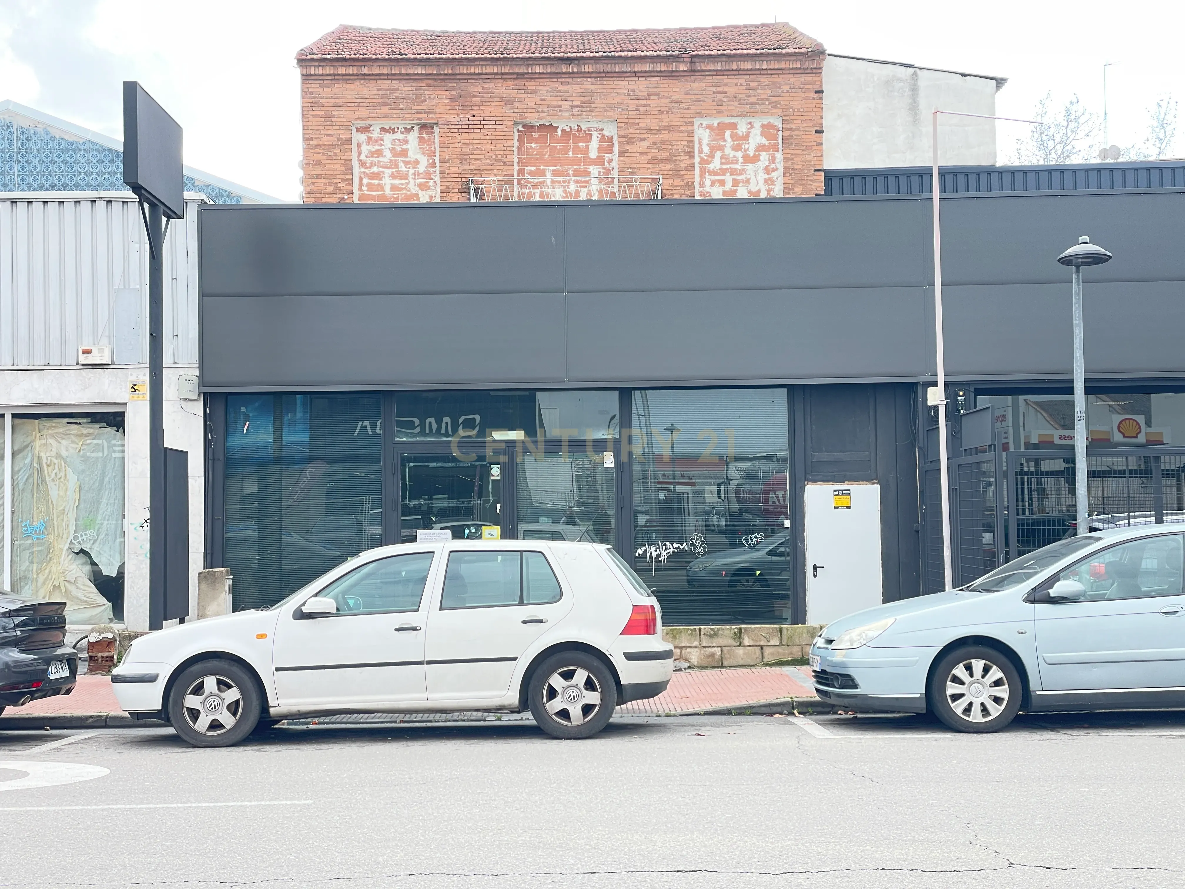 undefined - Image 1